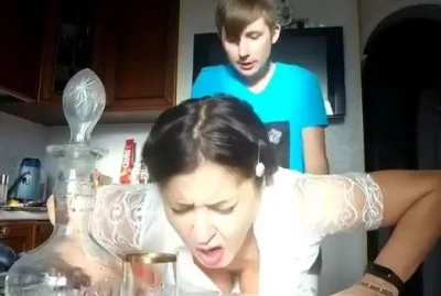 Сынок после школы трахнул на кухне пьяную русскую мамку в жопу и накормил спермой