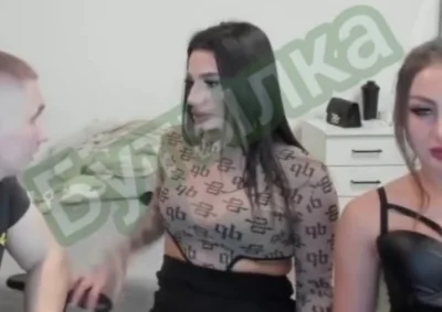 Чувак пригласил на стрим двух губошлёпок, которые оказались стрипухами